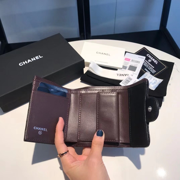 シャネル財布角部分ディテール